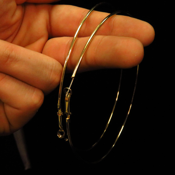 bebe large gold hoop earring NWOT bbe41nc - Picture 2 of 3